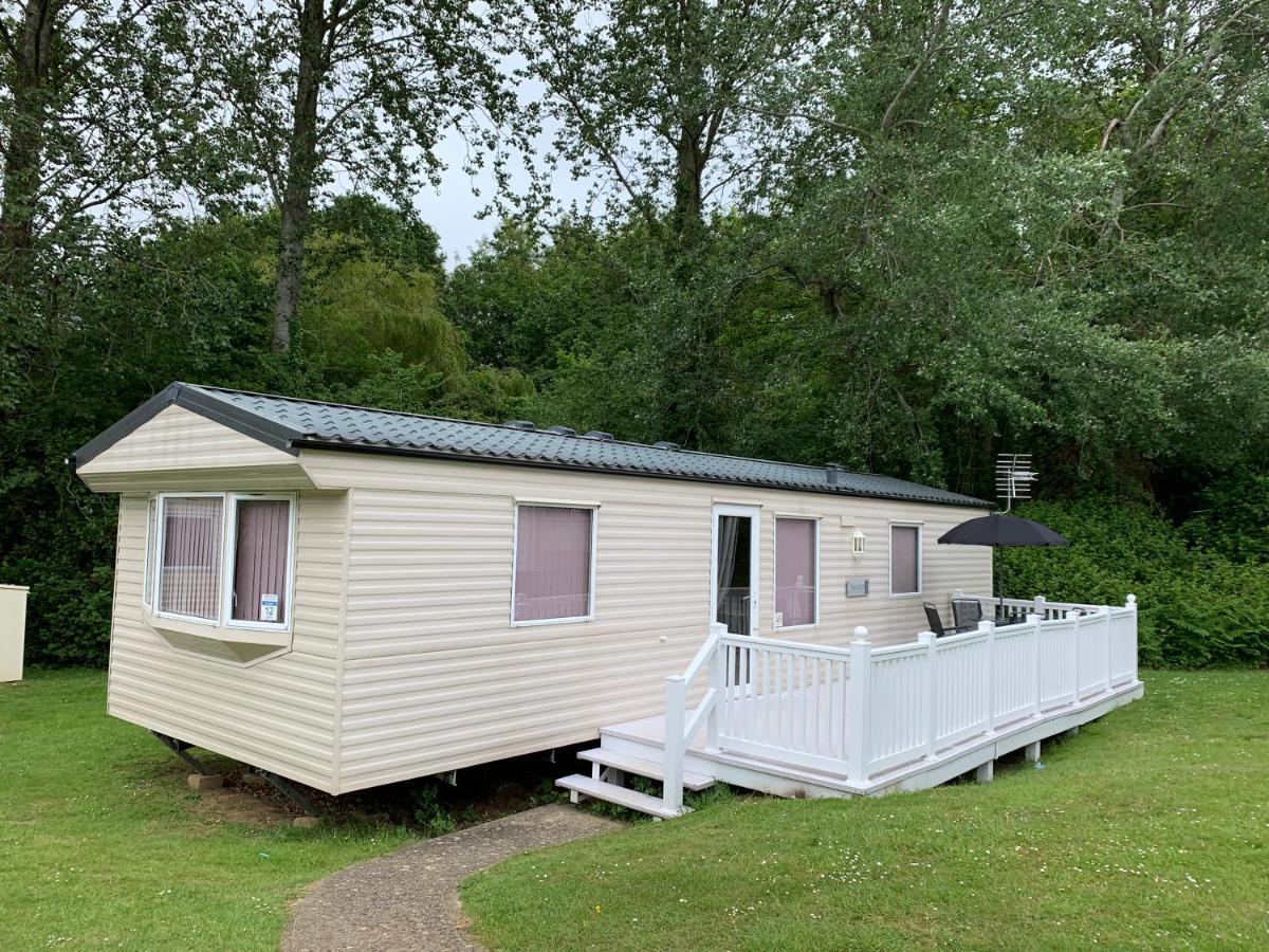 Lower Hyde Caravan Кемпинг