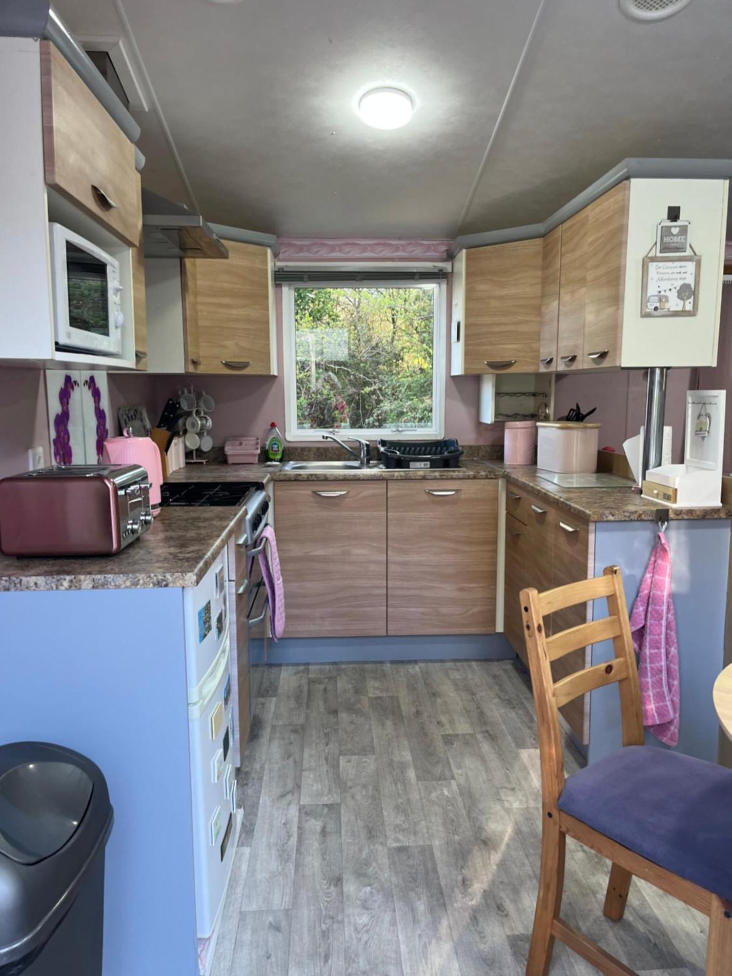 Lower Hyde Caravan Кемпинг